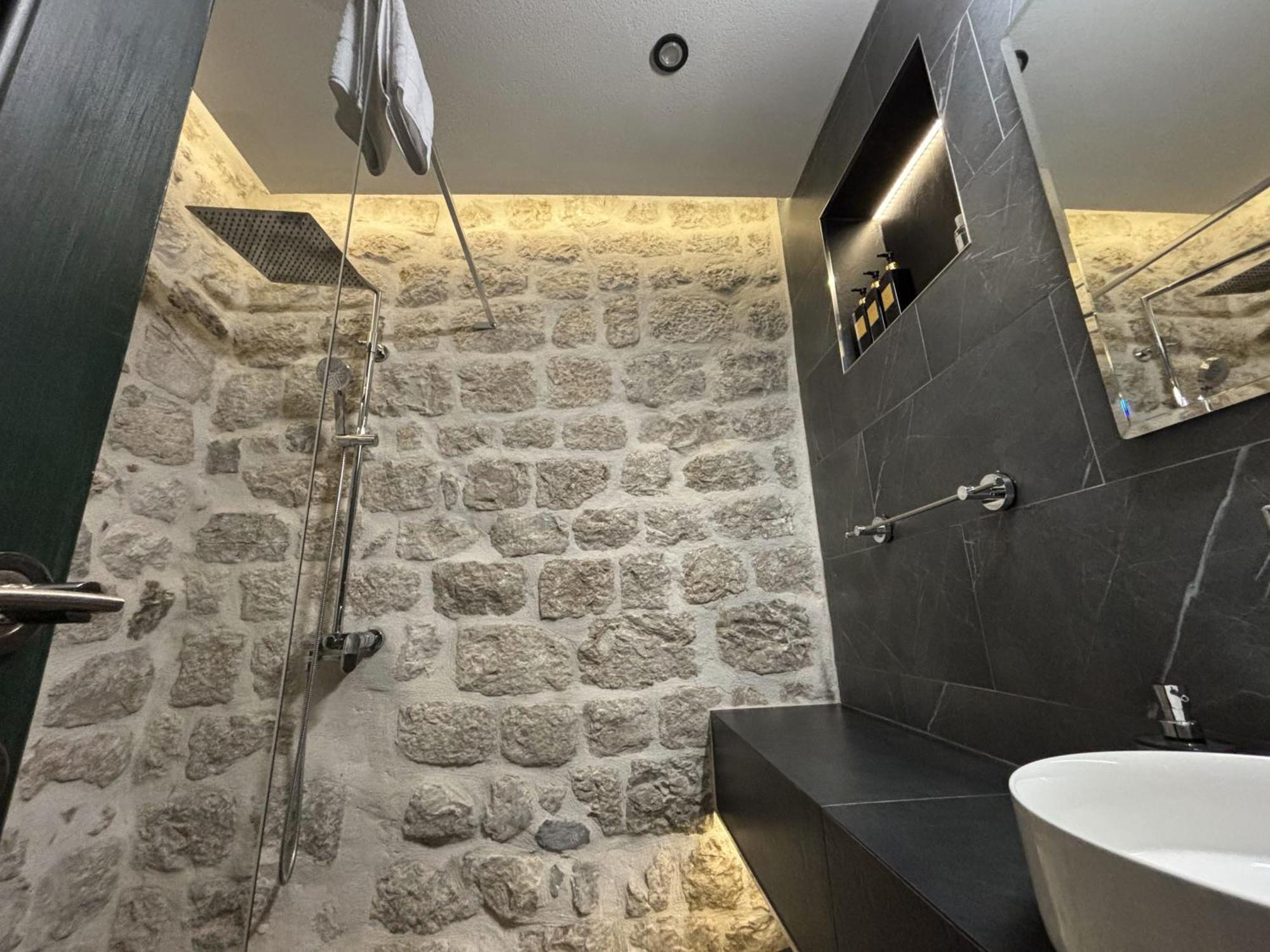 Hotel Kazin Supreme Kotor Exteriér fotografie