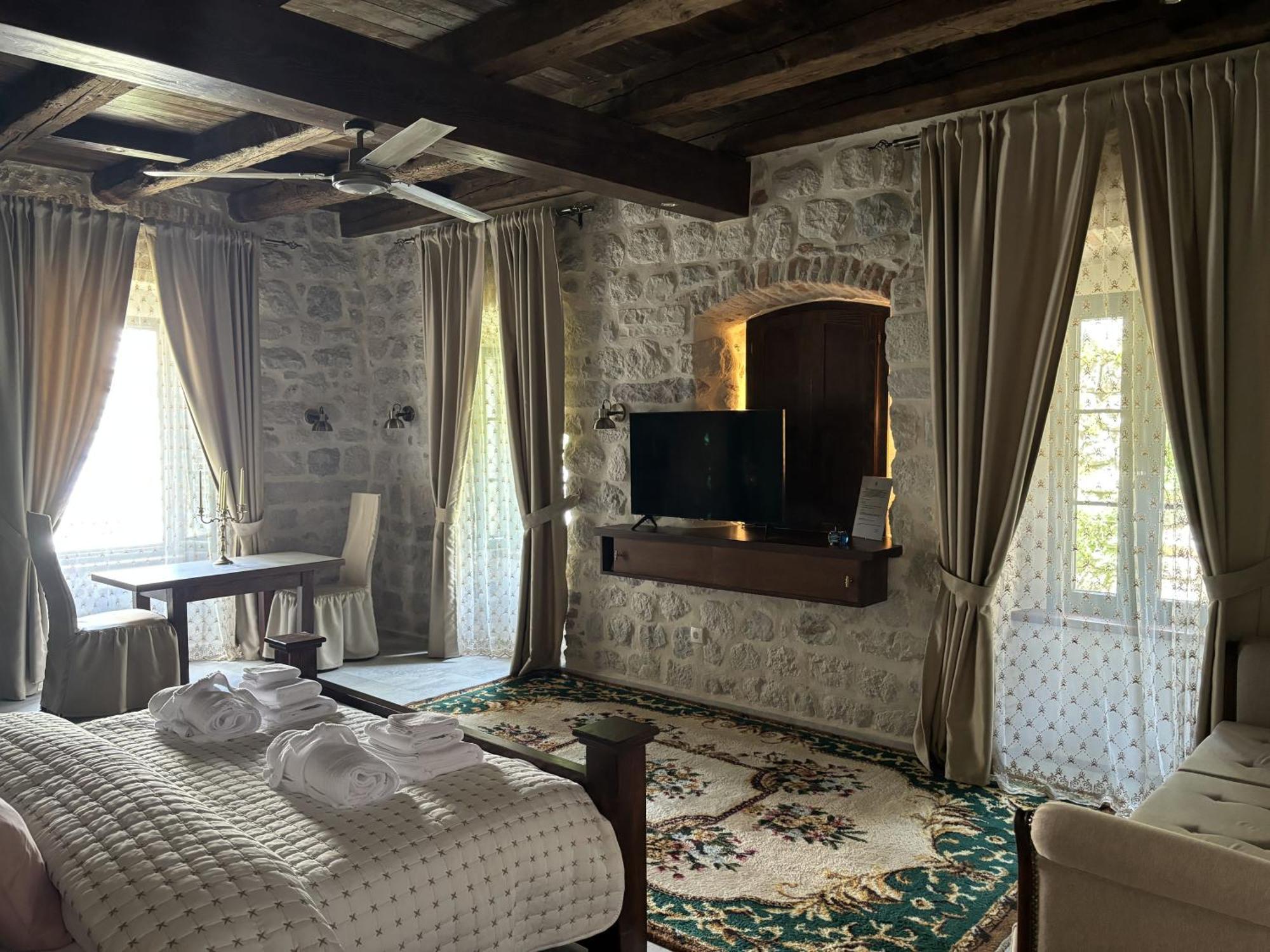 Hotel Kazin Supreme Kotor Exteriér fotografie