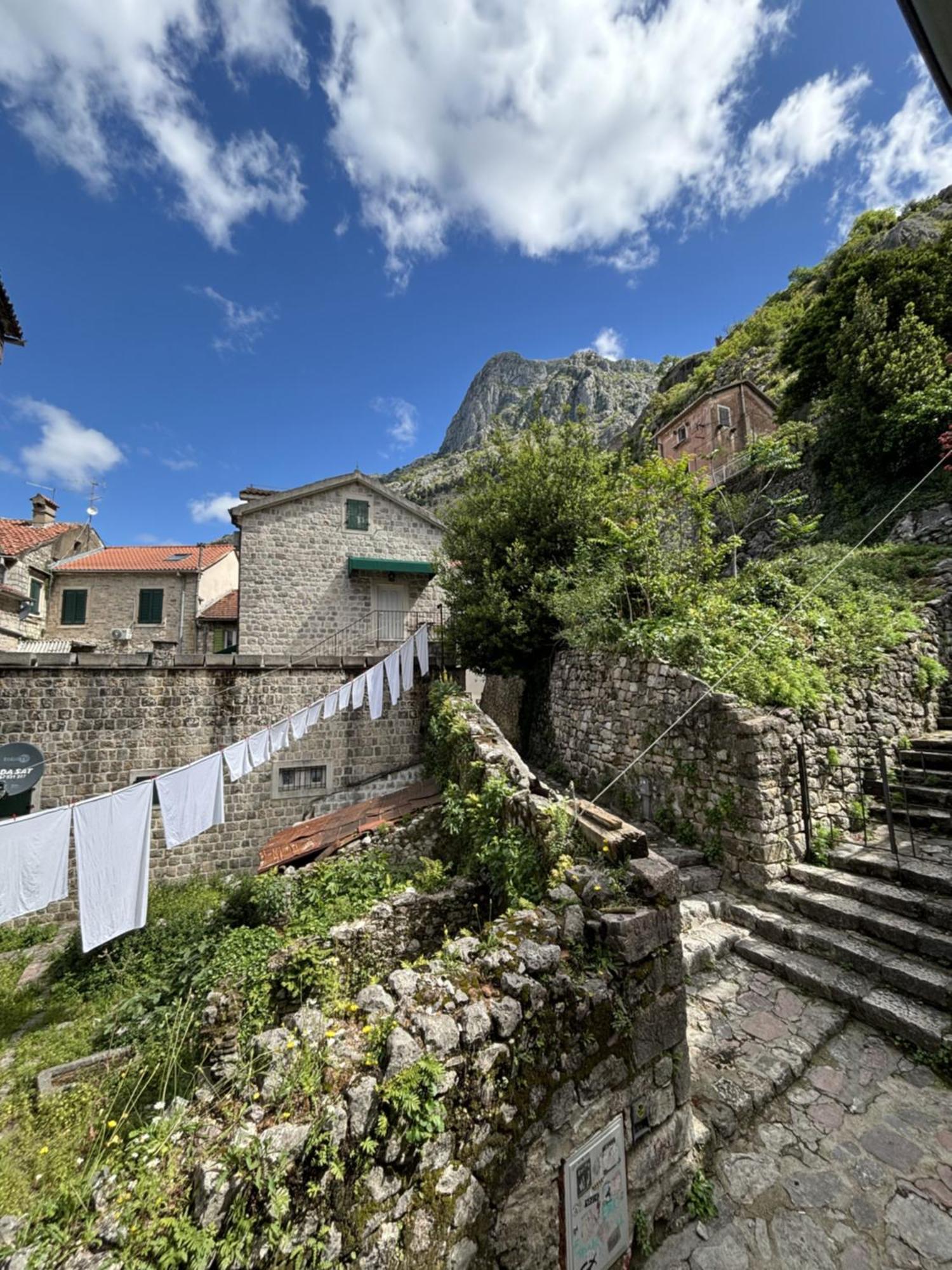 Hotel Kazin Supreme Kotor Pokoj fotografie